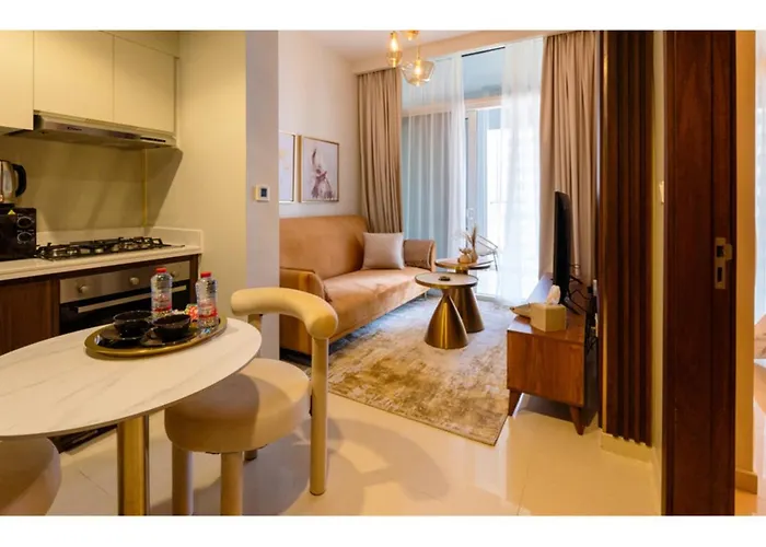 Keyrock Living - Luxury 1Br Apartment With Lake View In Business Bay